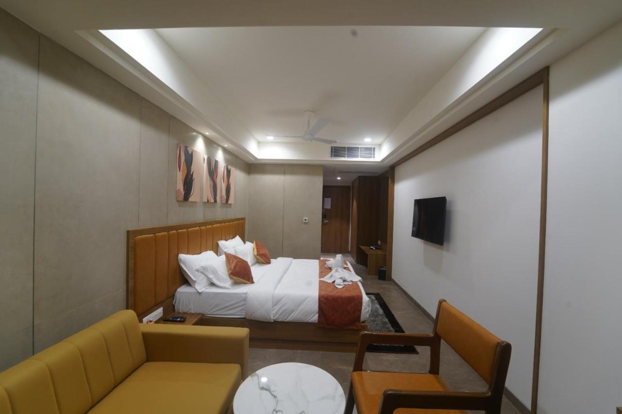 Hotel Stature Inn Kevadia ภายนอก รูปภาพ