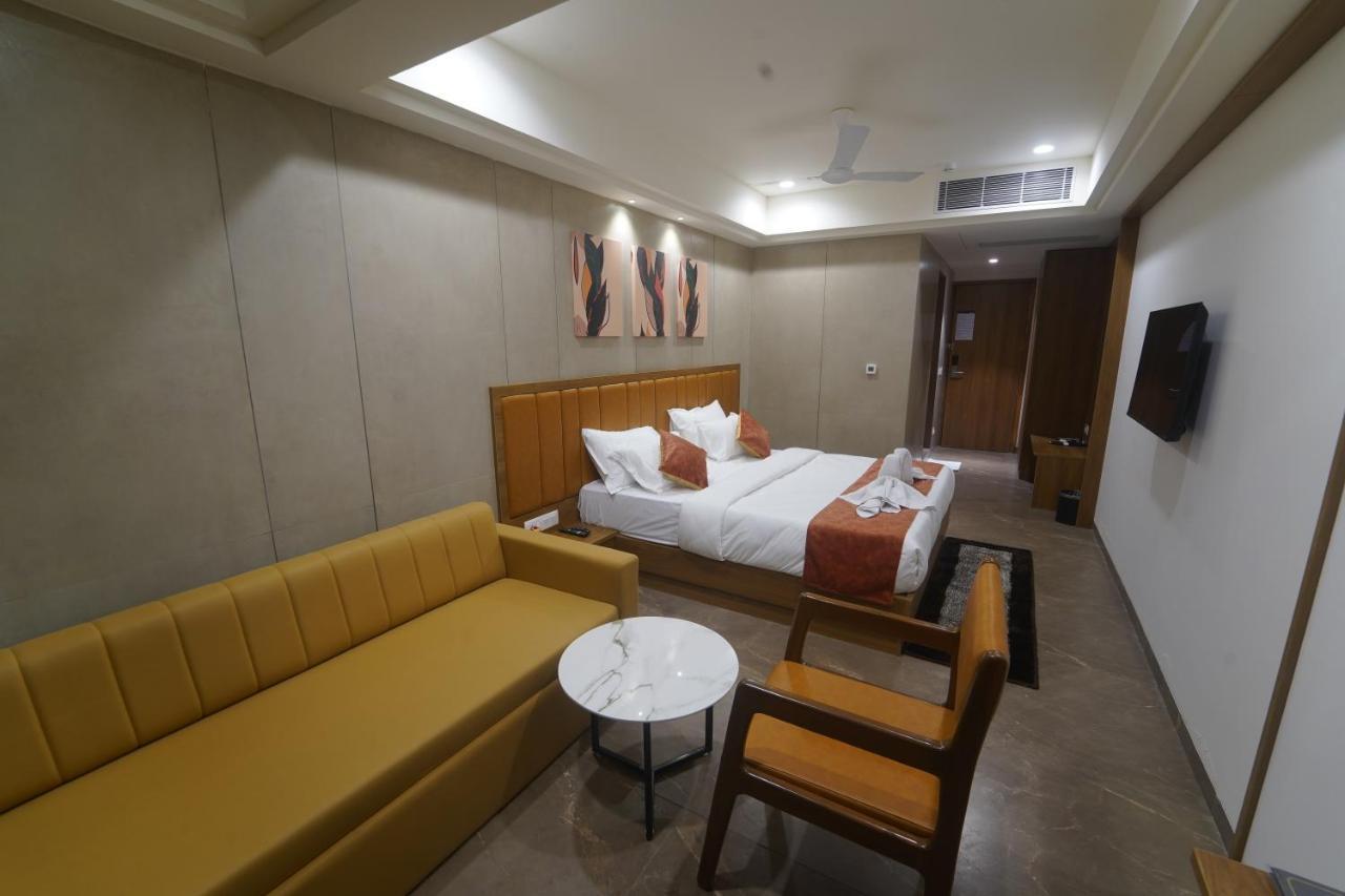 Hotel Stature Inn Kevadia ภายนอก รูปภาพ