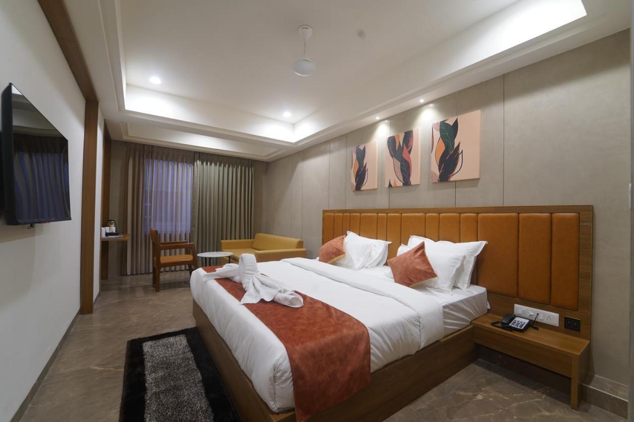 Hotel Stature Inn Kevadia ภายนอก รูปภาพ
