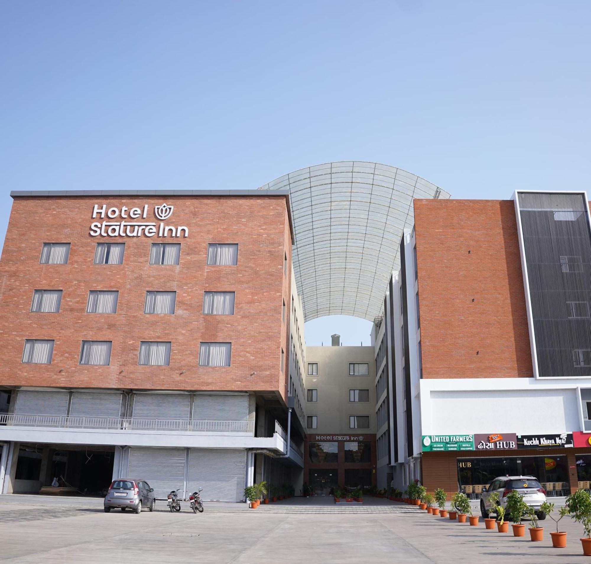 Hotel Stature Inn Kevadia ภายนอก รูปภาพ