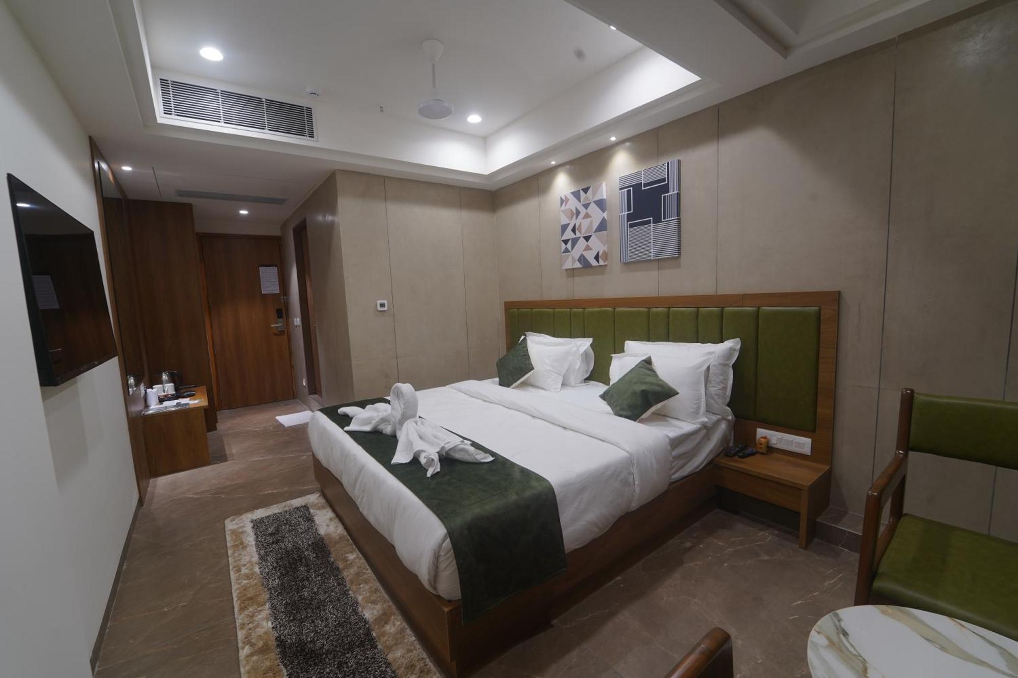 Hotel Stature Inn Kevadia ภายนอก รูปภาพ