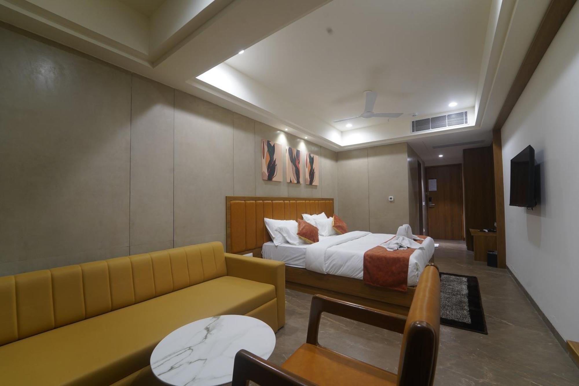 Hotel Stature Inn Kevadia ภายนอก รูปภาพ